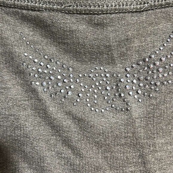 Zipper Top with Design - Picture 6 of 6